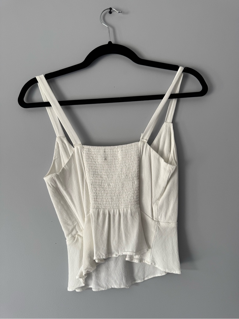 Wilfred Aritzia White Tie-Front Smocked Back Tank Top. Size: M - Picture 3 of 7